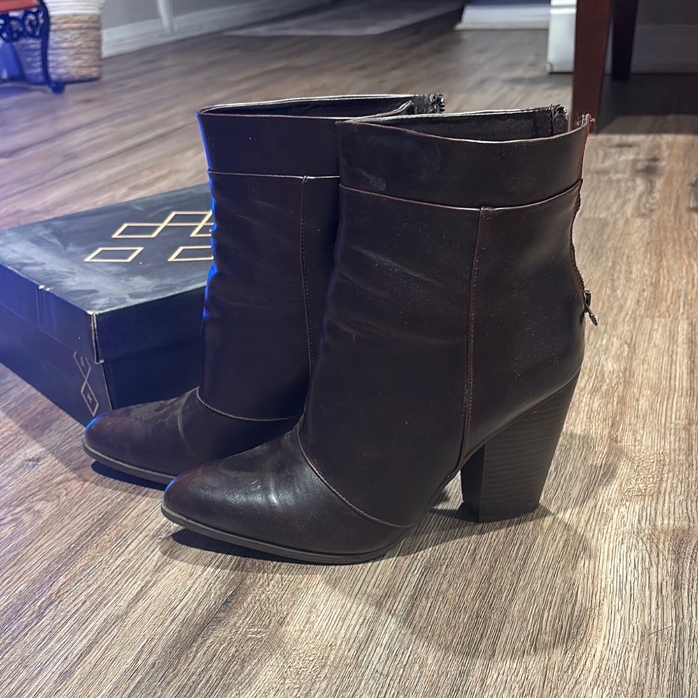 Brown Heeled Boots with Chunky Heel and Side Zipper